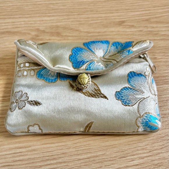 *SALE* Silk Jewelry Pouch with Zipper Closure - Picture 7 of 9